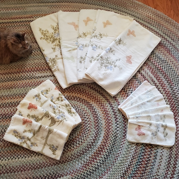 Vintage 80 s 15 piece cream butterfly and tree towel set Bath